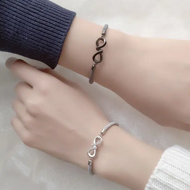 925