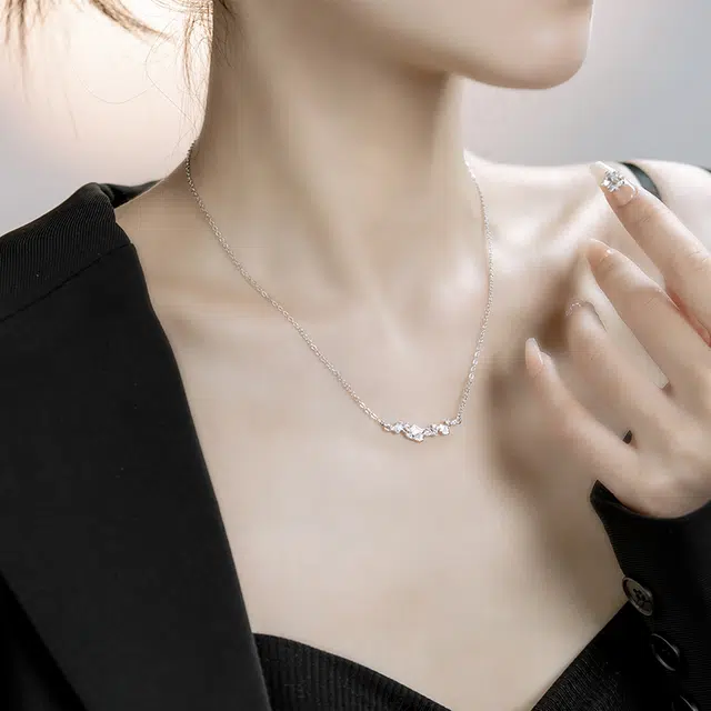 银千惠 新中式三生有幸小幸运银杏锁骨链 小众设计送礼女友生日纪念日简约百搭吊坠 好运 紫藤花微笑宝石镶嵌闪耀吸睛 项链 女款 礼盒装