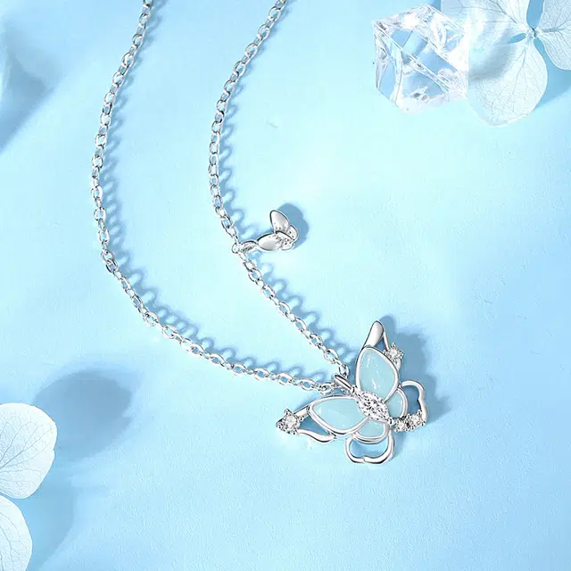 【发光】 银千惠 荧蝶梦境 在逃公主宝石镶嵌镂空蝴蝶锁骨链 闪耀吸睛甜美森系小清新吊坠  小众百搭送礼女友生日套链 项链 女款 礼盒装