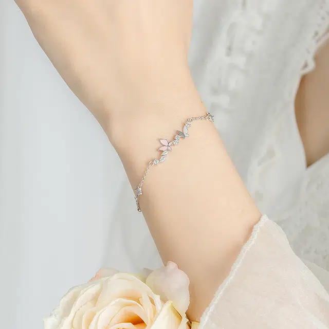 银千惠 在逃公主花飞蝶舞星蝶手腕链 爆闪满锆拼接璀璨星光高级感首饰  小众设计甜美粉色蝴蝶镶满钻日常百搭闺蜜生日 手链 女款 礼盒装