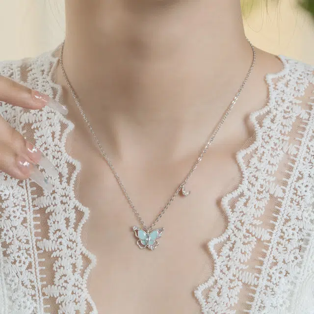 【发光】 银千惠 荧蝶梦境 在逃公主宝石镶嵌镂空蝴蝶锁骨链 闪耀吸睛甜美森系小清新吊坠  小众百搭送礼女友生日套链 项链 女款 礼盒装