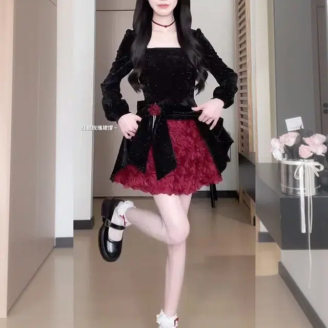松本丧丧 细钻玫瑰丝绒开叉设计复古时尚收腰显瘦长袖连衣裙 女款 黑色