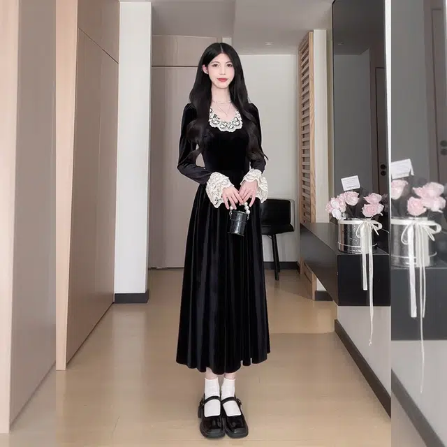 松本丧丧 纯色中长款舒适蕾丝花边泡泡长袖连衣裙 女款 黑色