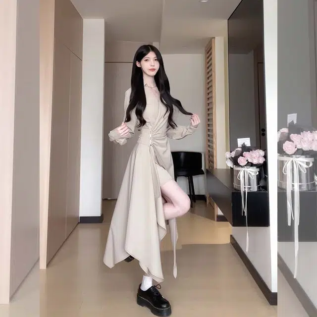 松本丧丧 秋冬季不规则简约高腰显瘦气质修身开叉长袖连衣裙 女款