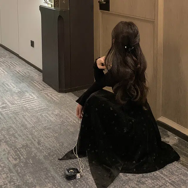 松本丧丧 蝴蝶拼接磨毛收腰针织长袖连衣裙 女款 黑色