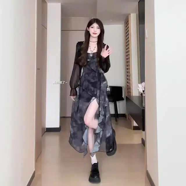 松本丧丧 甜美蝴蝶显瘦荷叶边不规则轻盈修身法式吊带连衣裙 女款 黑色连衣裙