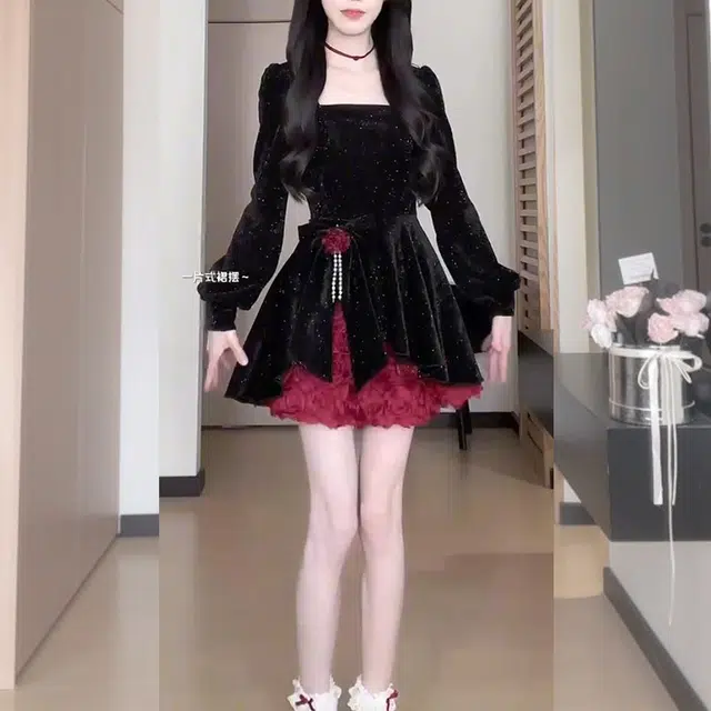 松本丧丧 细钻玫瑰丝绒开叉设计复古时尚收腰显瘦长袖连衣裙 女款 黑色