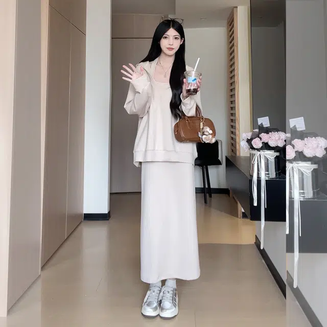 松本丧丧 早秋季日韩系气质简约高级感卫衣女设计感显瘦收腰吊带裙装套装裙 女款