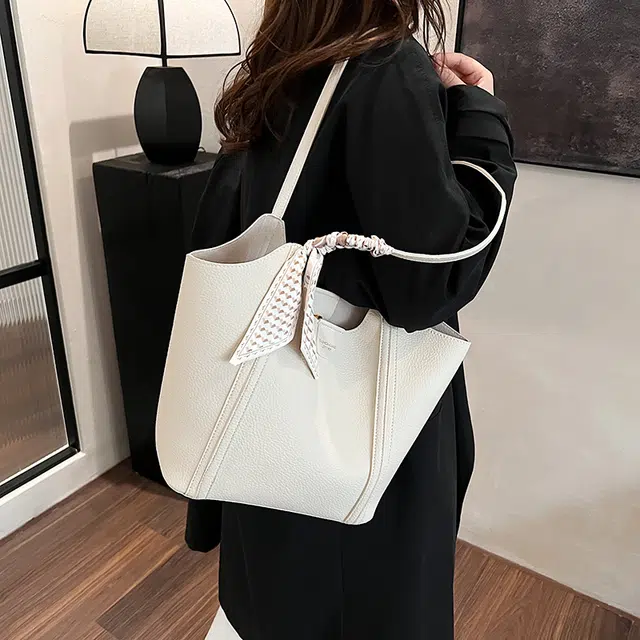 BGAY Tote PU