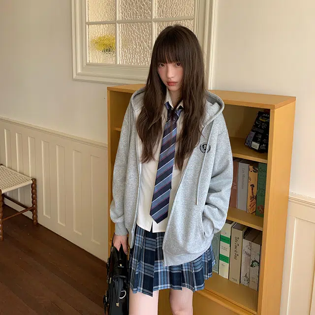 东鲸岁时记 学院风基础款早秋简约舒适开学季慵懒风外套上衣宽松显瘦日系简约高智感温柔甜美复古设计感独特设计开衫连帽卫衣 男女同款