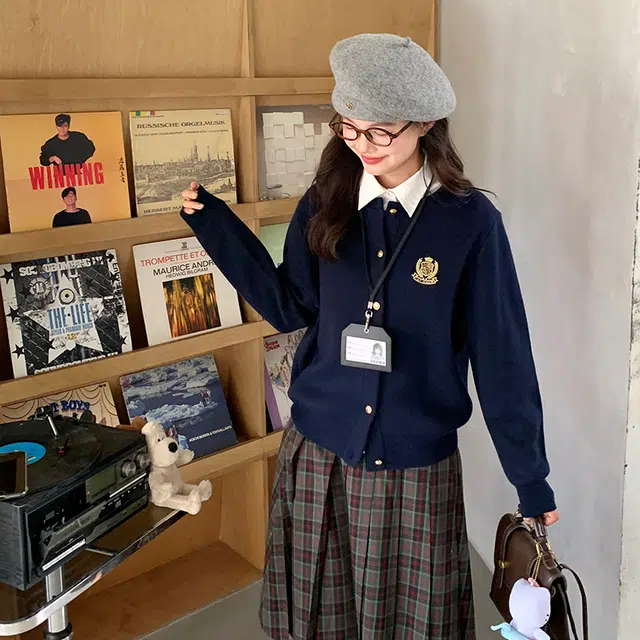 东鲸岁时记 学院风韩系针织收腰圆领纯色毛衣 女款 藏青色