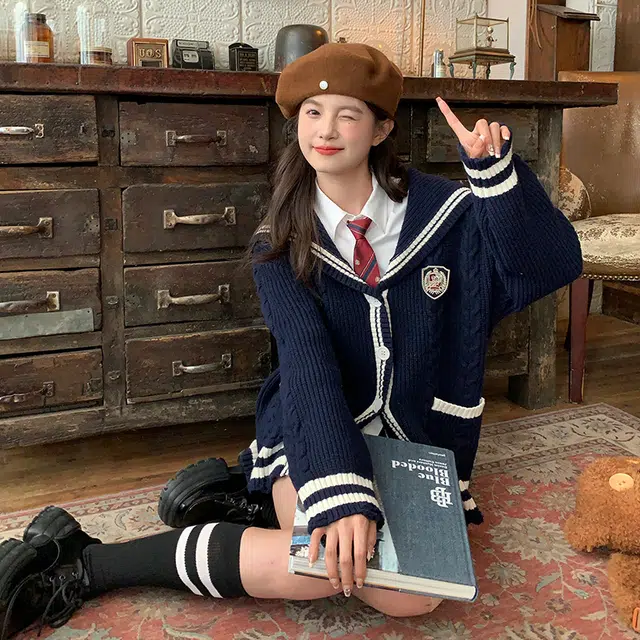 东鲸岁时记 学院风复古绞花学姐感休闲简约宽松海军领温柔风直排扣松弛感毛衣外套外搭开衫针织衫 秋冬季 男女同款 藏青色