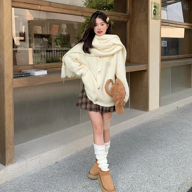 东鲸岁时记 学院风宽松韩系穿搭纯色开衫单排扣指头围巾长袖毛衣 男女同款 米白色