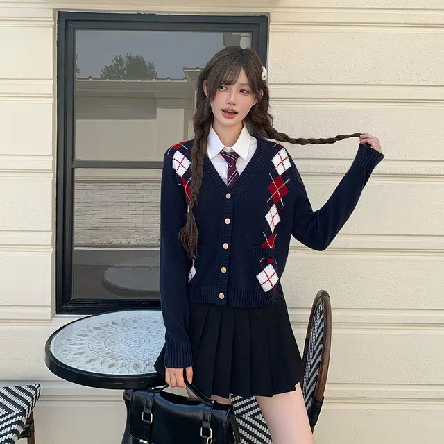 东鲸岁时记 开学季慵懒风学院风少女感甜美可爱复古日常通勤温柔甜妹保暖穿搭时尚毛衣外套毕业季针织衫 女款 礼盒装