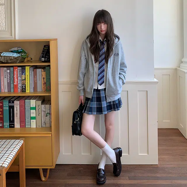 东鲸岁时记 学院风基础款早秋简约舒适开学季慵懒风外套上衣宽松显瘦日系简约高智感温柔甜美复古设计感独特设计开衫连帽卫衣 男女同款