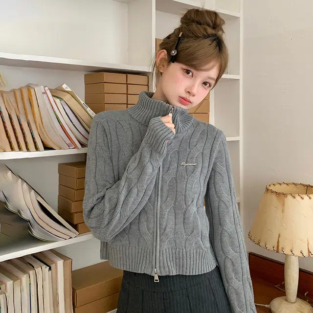 东鲸岁时记 开学季慵懒风可爱温柔甜妹保暖柔软舒适穿搭甜美日常休闲纯色麻花双拉链外套毕业季针织衫 女款 礼盒装