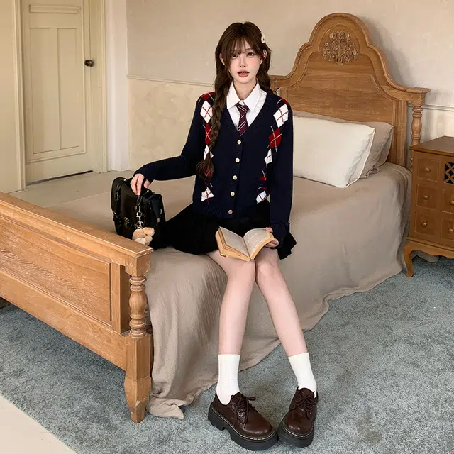 东鲸岁时记 开学季慵懒风学院风少女感甜美可爱复古日常通勤温柔甜妹保暖穿搭时尚毛衣外套毕业季针织衫 女款 礼盒装