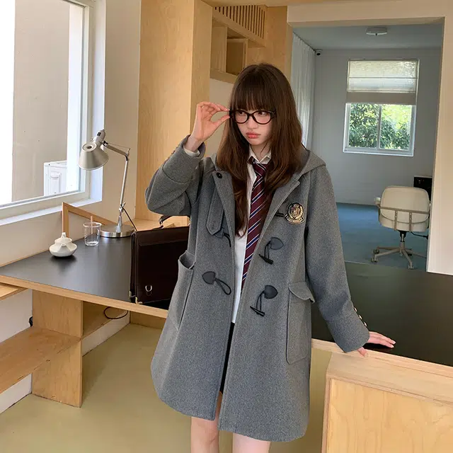 东鲸岁时记 开学季高智感学院风少女感甜美可爱小清新温柔舒适时尚简约日常休闲经典复古保暖牛角扣外套秋冬季毕业季大衣 女款 礼盒装