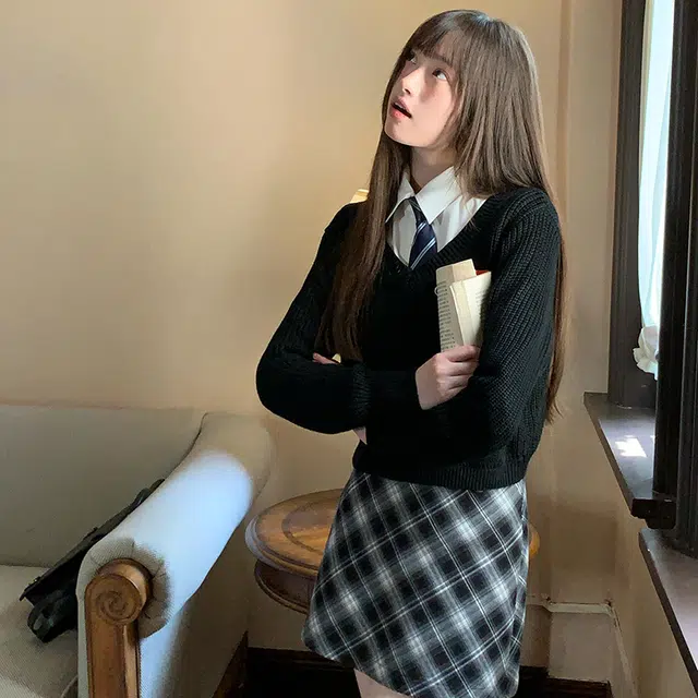 东鲸岁时记 港风穿搭复古绞花松弛感修身通勤针织字母刺绣毛衣 女款 黑色