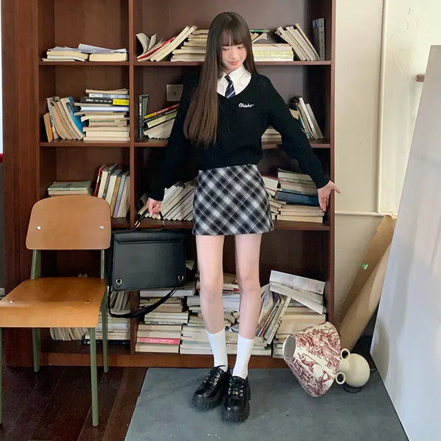 东鲸岁时记 学院风复古高腰格子简约舒适休闲短裙 女款 黑灰白