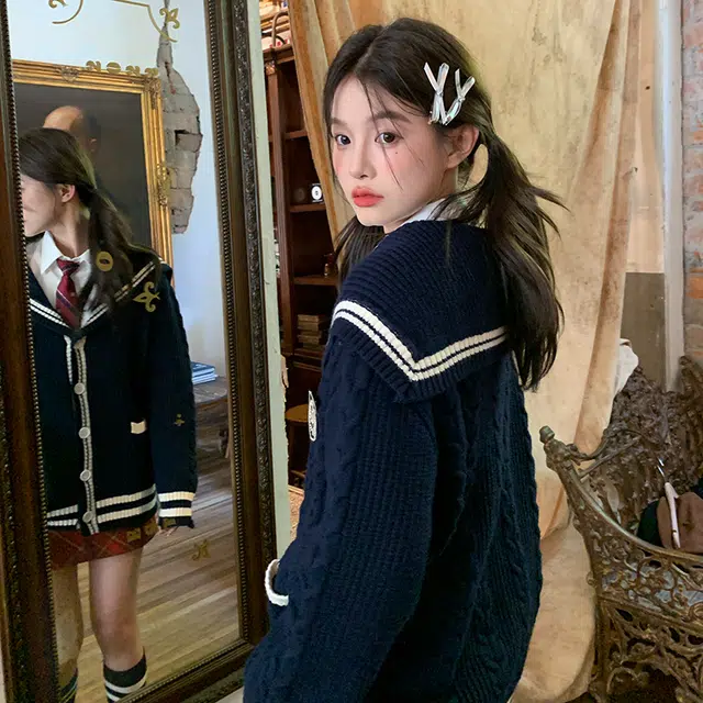 东鲸岁时记 学院风复古绞花学姐感休闲简约宽松海军领温柔风直排扣松弛感毛衣外套外搭开衫针织衫 秋冬季 男女同款 藏青色