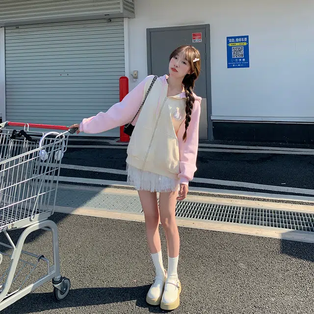 东鲸岁时记 学院风开学季初恋感小清新可爱简约国潮猫咪卡通撞色宽松插肩拉链连帽卫衣 女款 礼盒装 粉色
