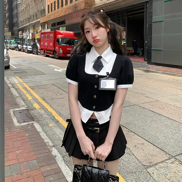 东鲸岁时记 美式学院风拼色气质上衣尖领假两件收腰短袖衬衫 春夏季 女款 礼盒装 假日来信