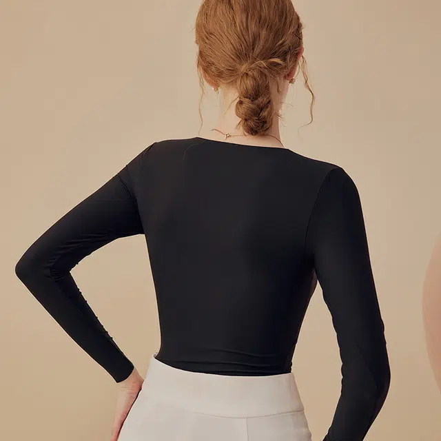 V