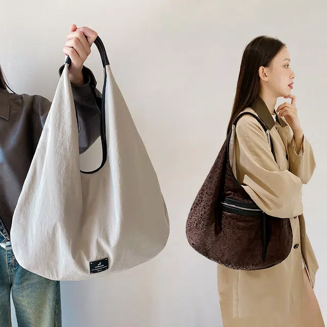 妙迪 通勤系列时尚潮流百搭纯色高级双面豹纹可用一包两背超轻便柔软大容量腋下三角托特包 织物 单肩包 常规 女款 椰青灰