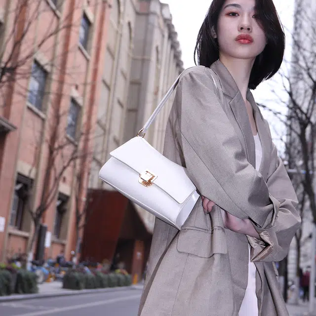 妙迪 高级感小众时尚大容量 真皮 法棍包腋下包单肩包 中号 女款 白色