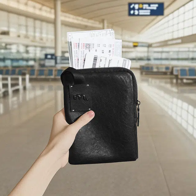 妙迪 轻便百搭旅行证件包收纳袋 牛皮革 钱包 男女同款情侣款 子夜黑