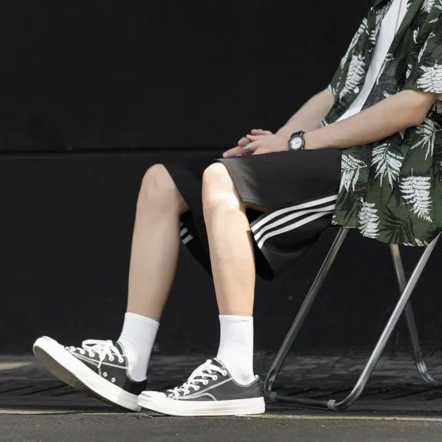 星际者 三条侧边条纹脚口设计百搭时尚舒适透气通勤五分裤休闲短裤 男女同款