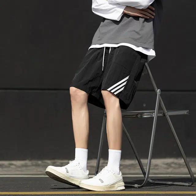 星际者 侧边条纹图案设计潮流个性时尚百搭出门通勤休闲短裤 男女同款