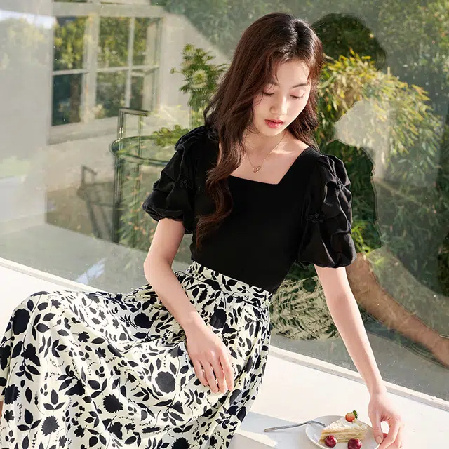 XIANGYING T