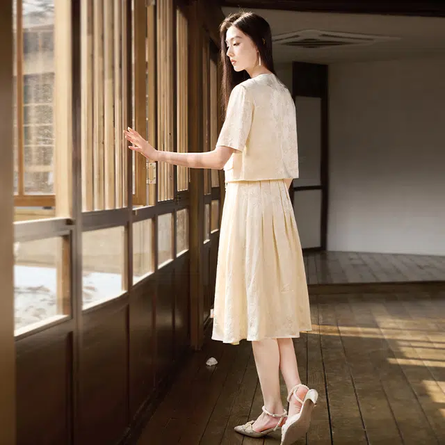 XIANGYING T