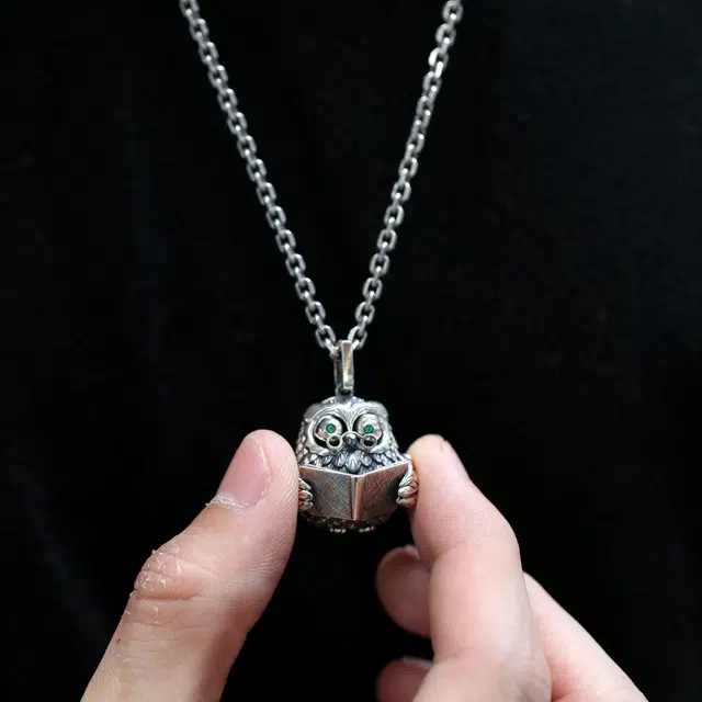 925
