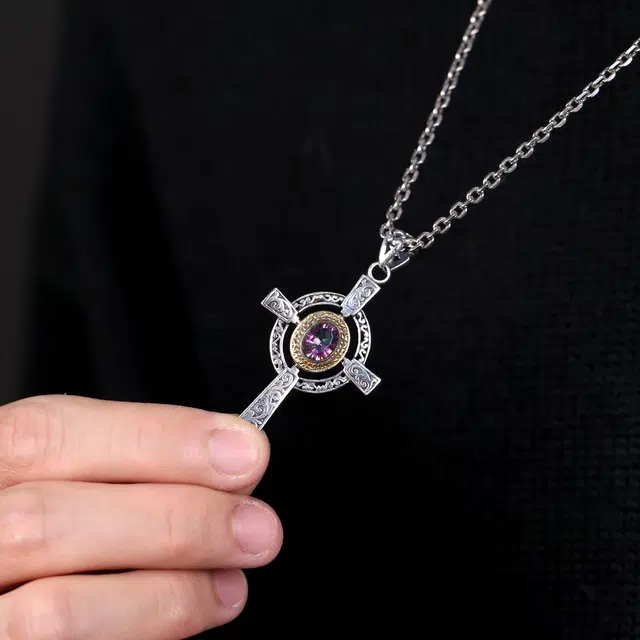 925