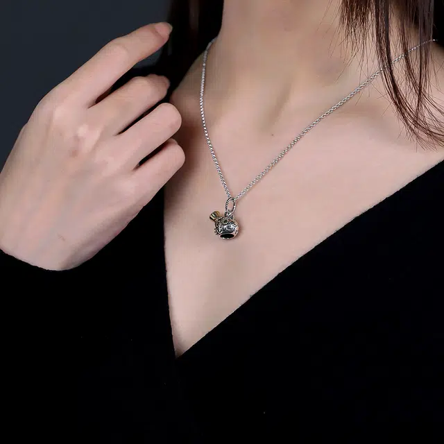 925