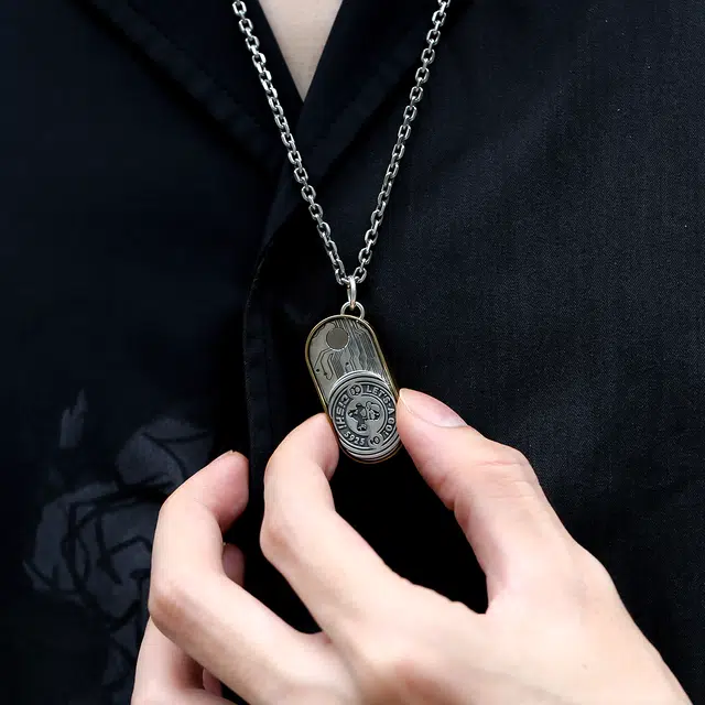 925