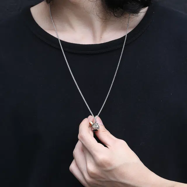 925