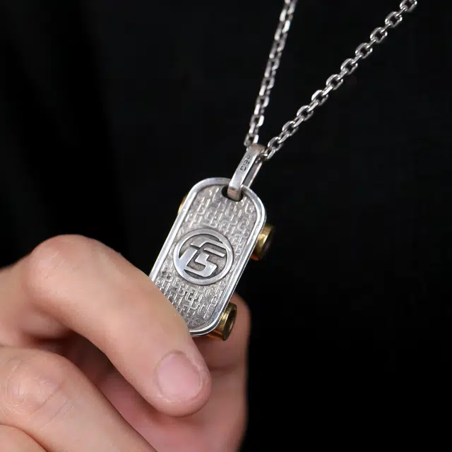 925