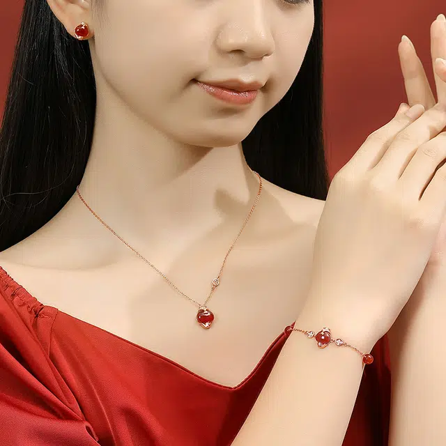 阡陌 鸿运灵蛇 本命年小巧精致耳饰 生肖蛇耳饰  甜美可爱百搭时尚 礼盒 玛瑙 耳钉 女款