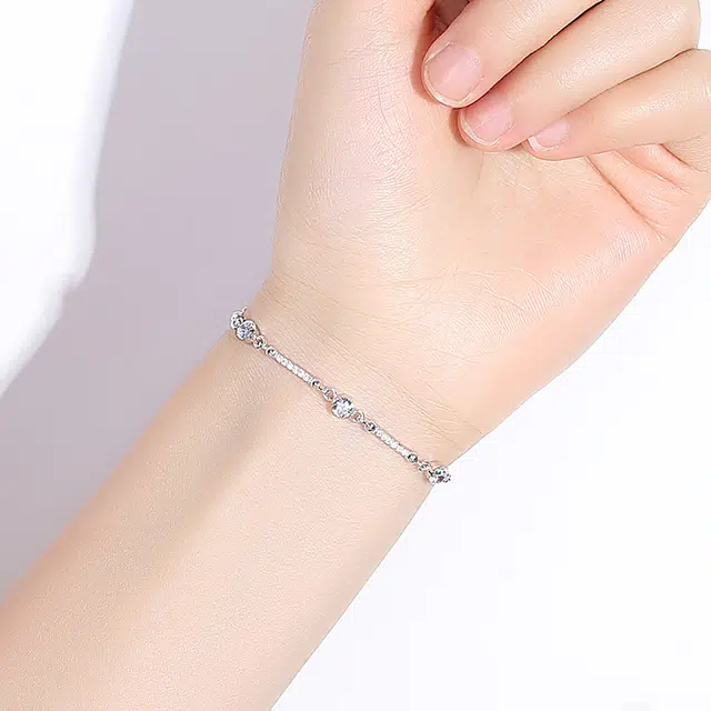 925