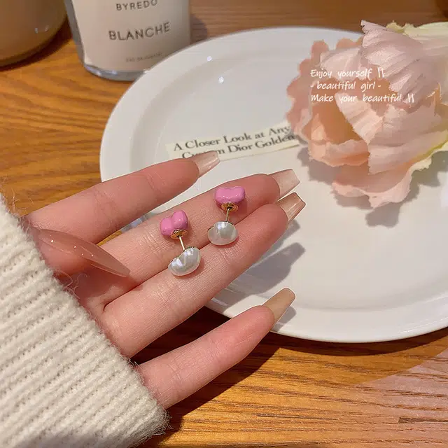 阡陌 粉色双面爱心 时尚甜美高级设计感 网红同款 仿珍珠 耳钉 女款