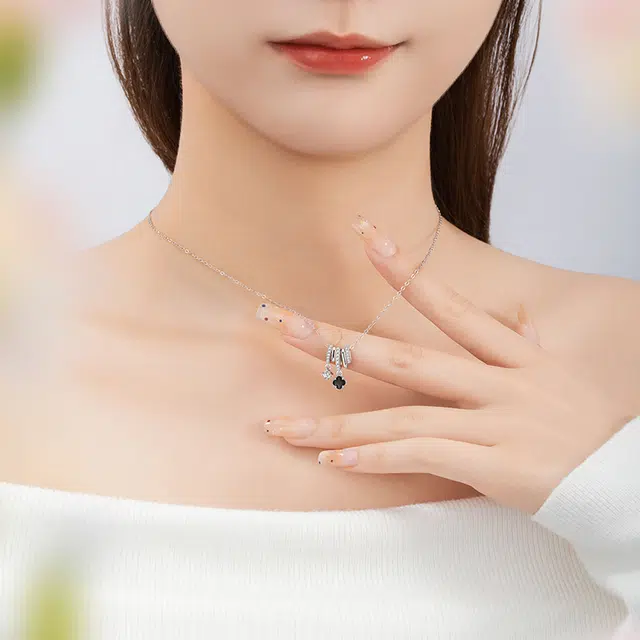 S925
