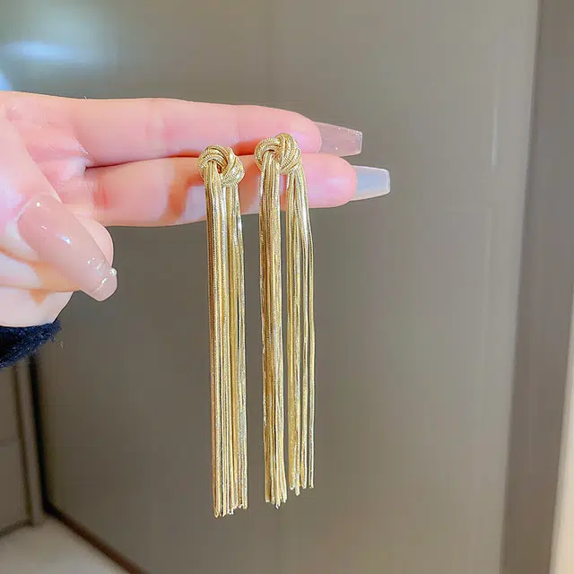 925