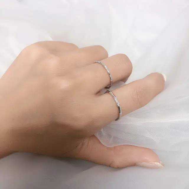 925