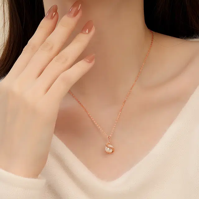 925