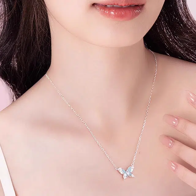 925