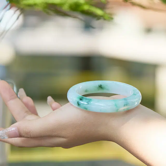 琳琯瑛 深色飘花水润冰透玉 糯冰 翡翠手镯 女款